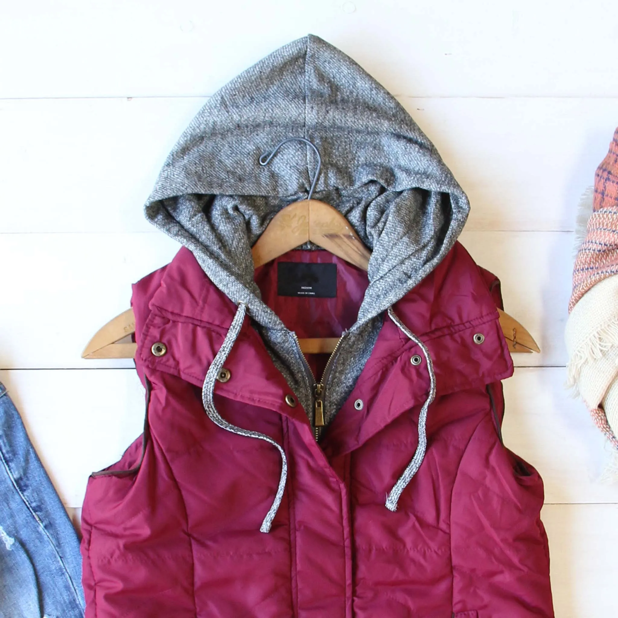 Forest Smoke Hooded Vest in Burgundy