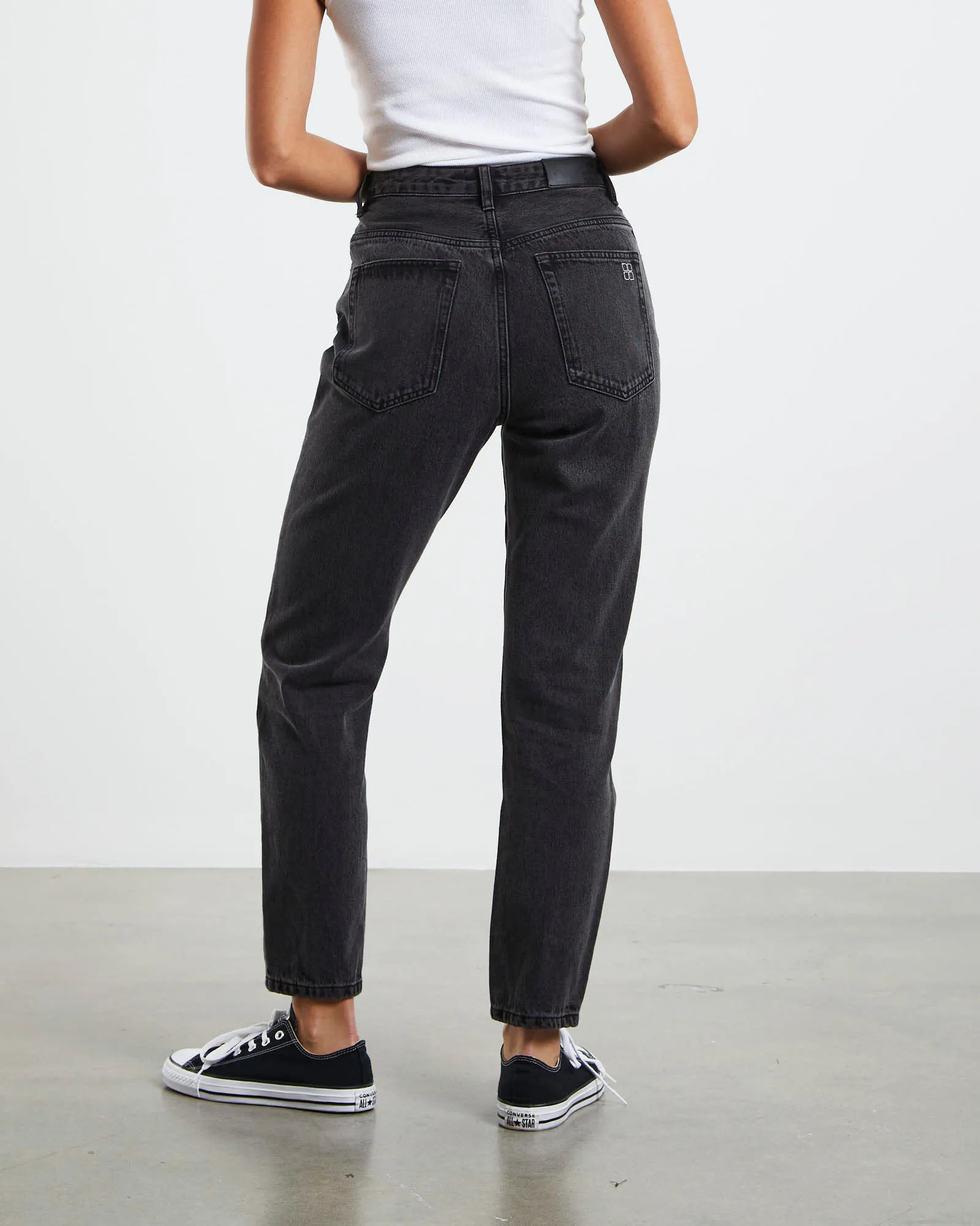 Insight Callee Classic Mom Jeans After Dark Black