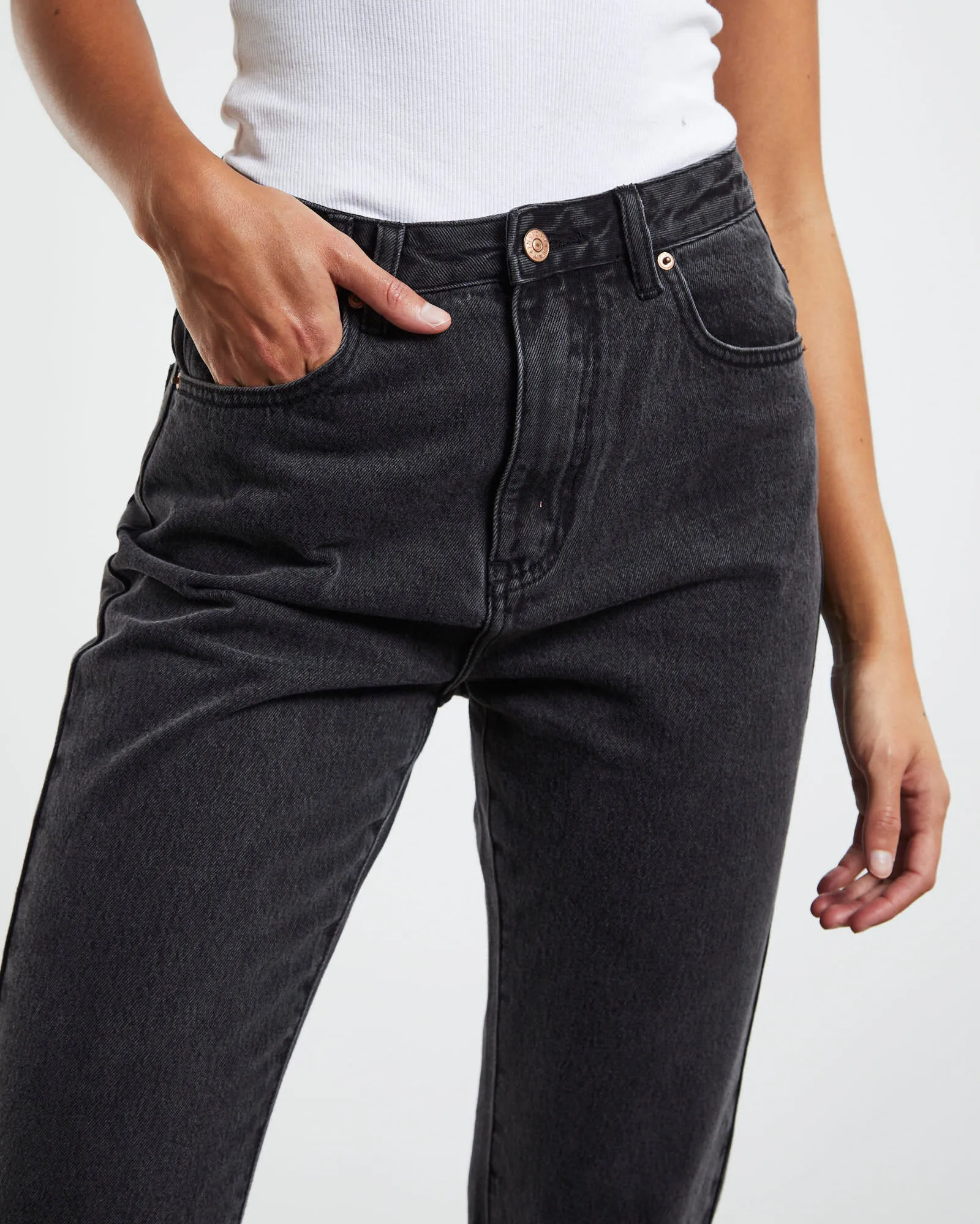 Insight Callee Classic Mom Jeans After Dark Black