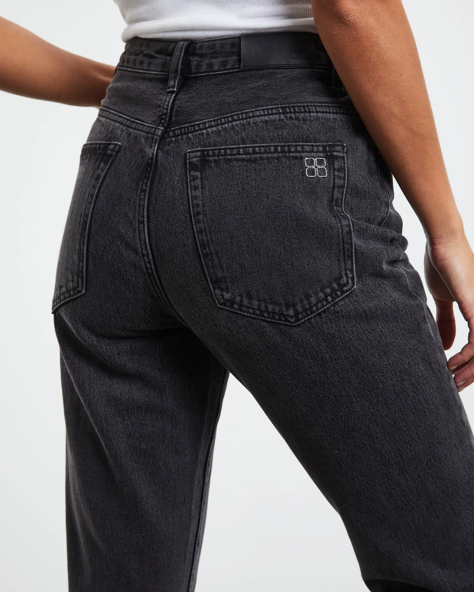 Insight Callee Classic Mom Jeans After Dark Black