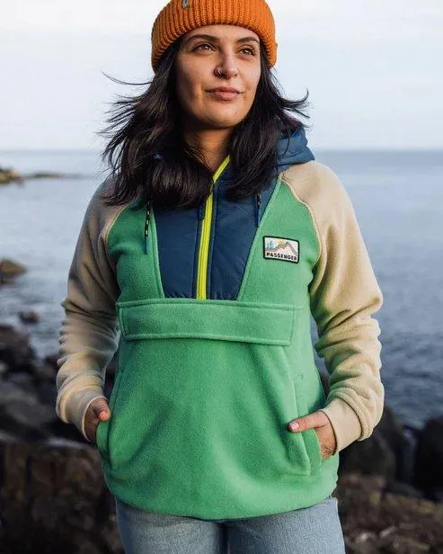 Passenger Women's Alexander Hooded 1/2 Zip Fleece - Green | George Fisher