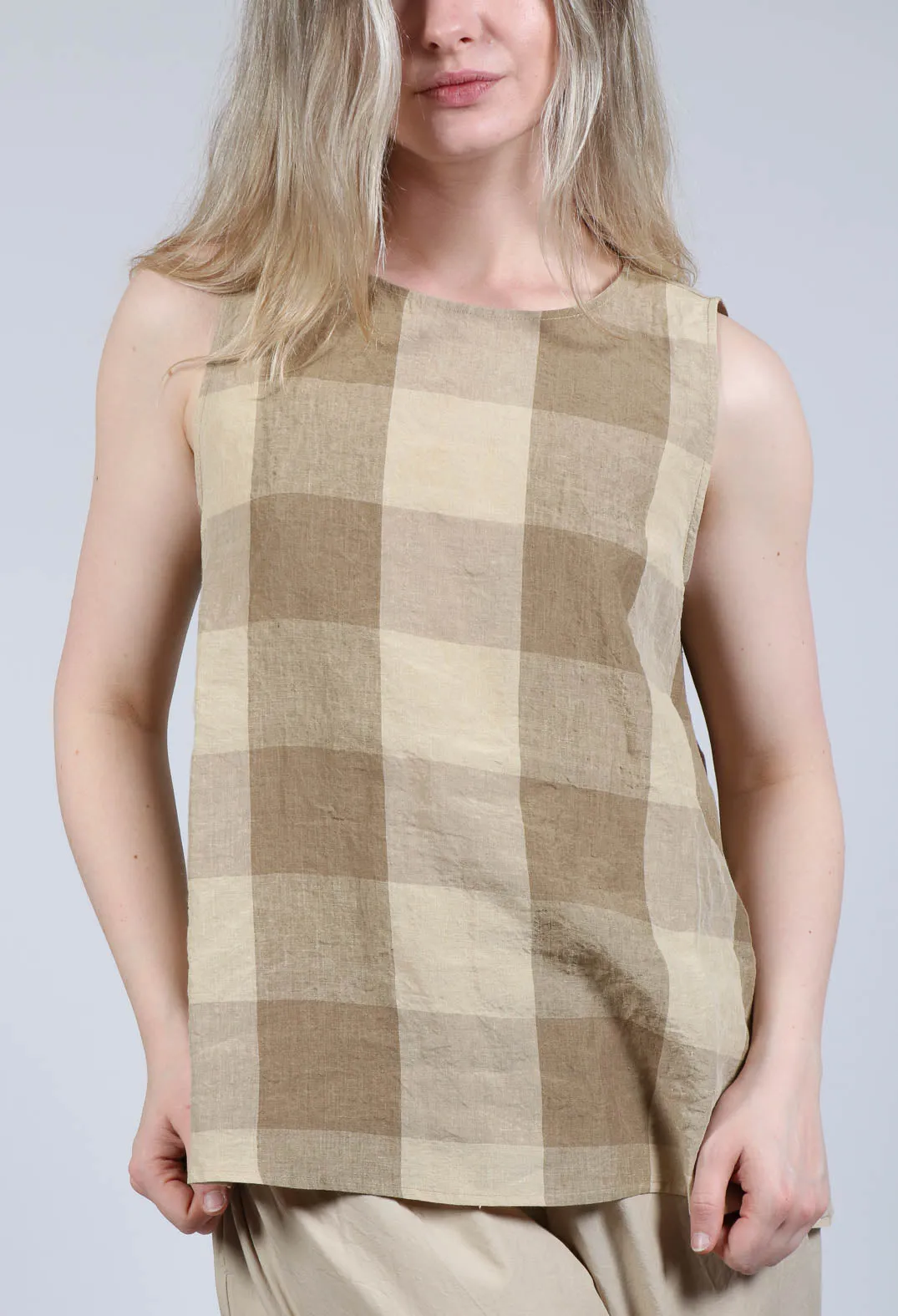 Sleeveless Vest in Hazelnut