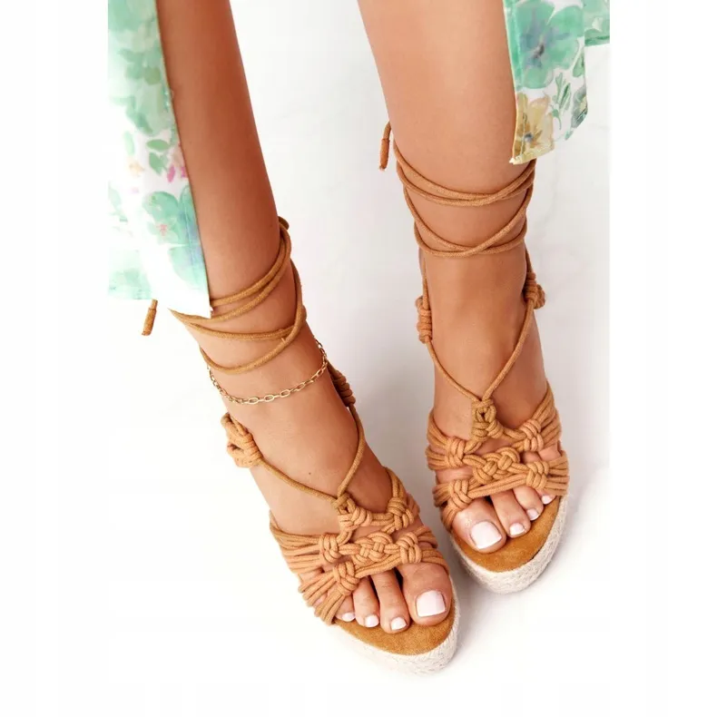 Tied Wedge Sandals With Camel Run The World brown