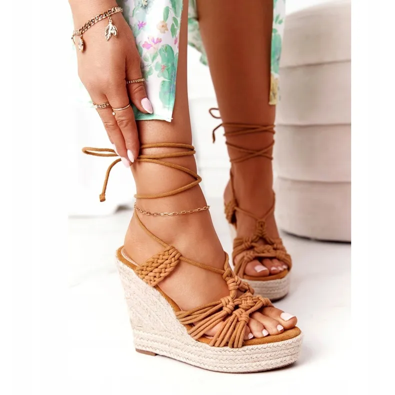 Tied Wedge Sandals With Camel Run The World brown